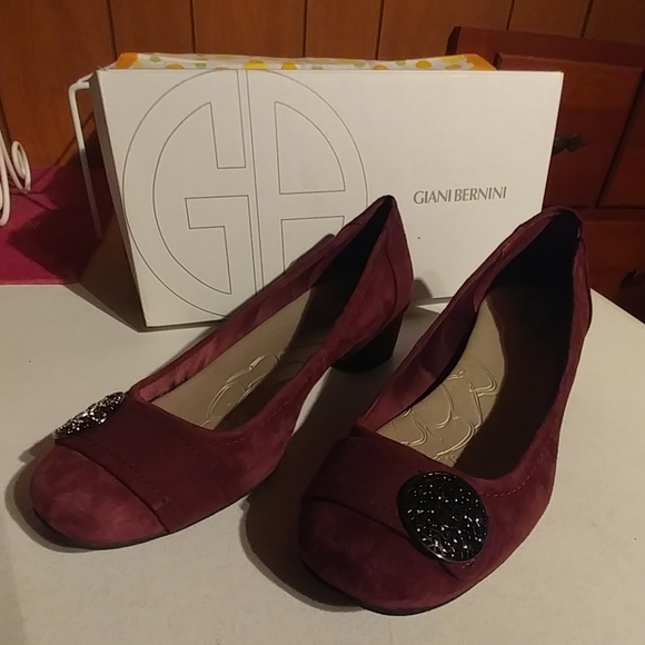 Giani Bernini Shoes - Giani Bernini low chunk heel plum burgundy EUC